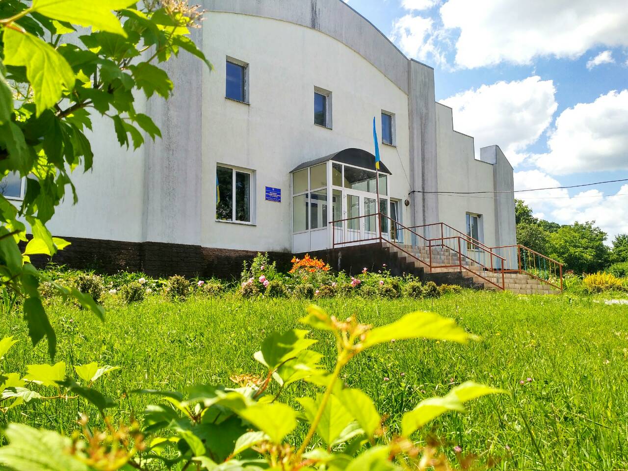 Вас вітає Рахнівська гімназія Дунаєвецької міської ради Хмельницької області